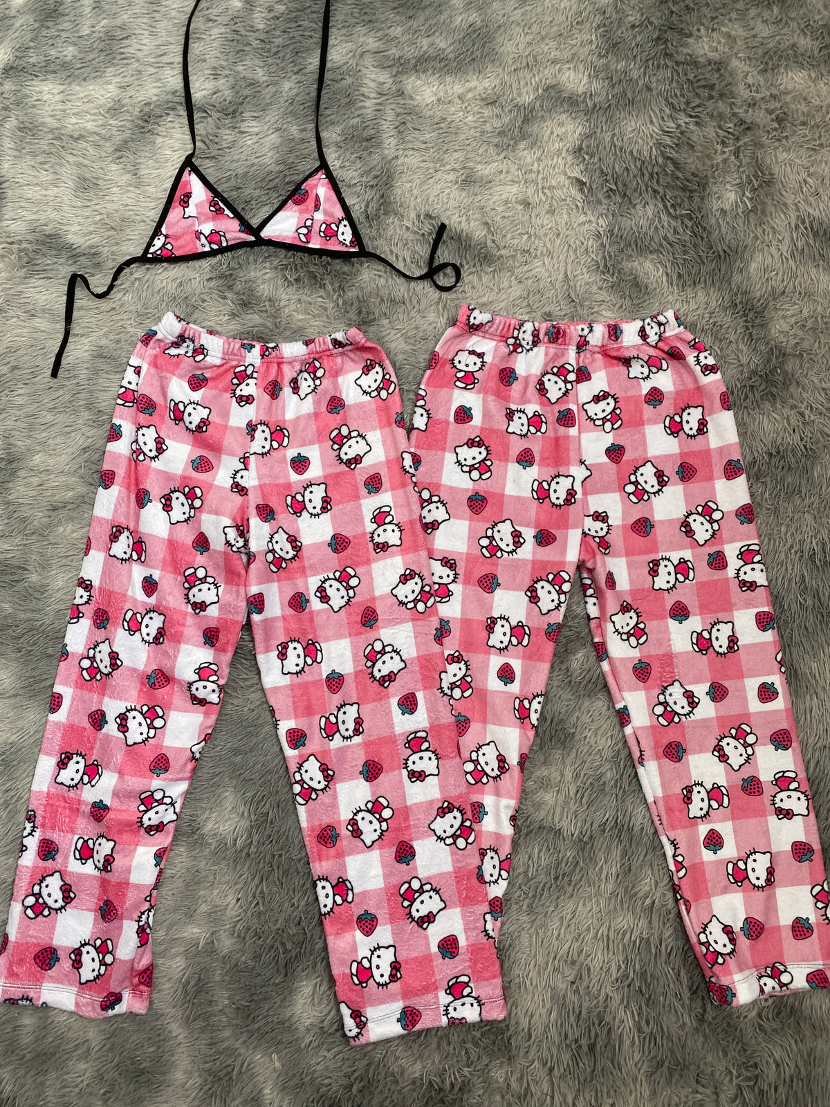 Hello kitty fresas y cuadros Duo De Pijama Afelpada