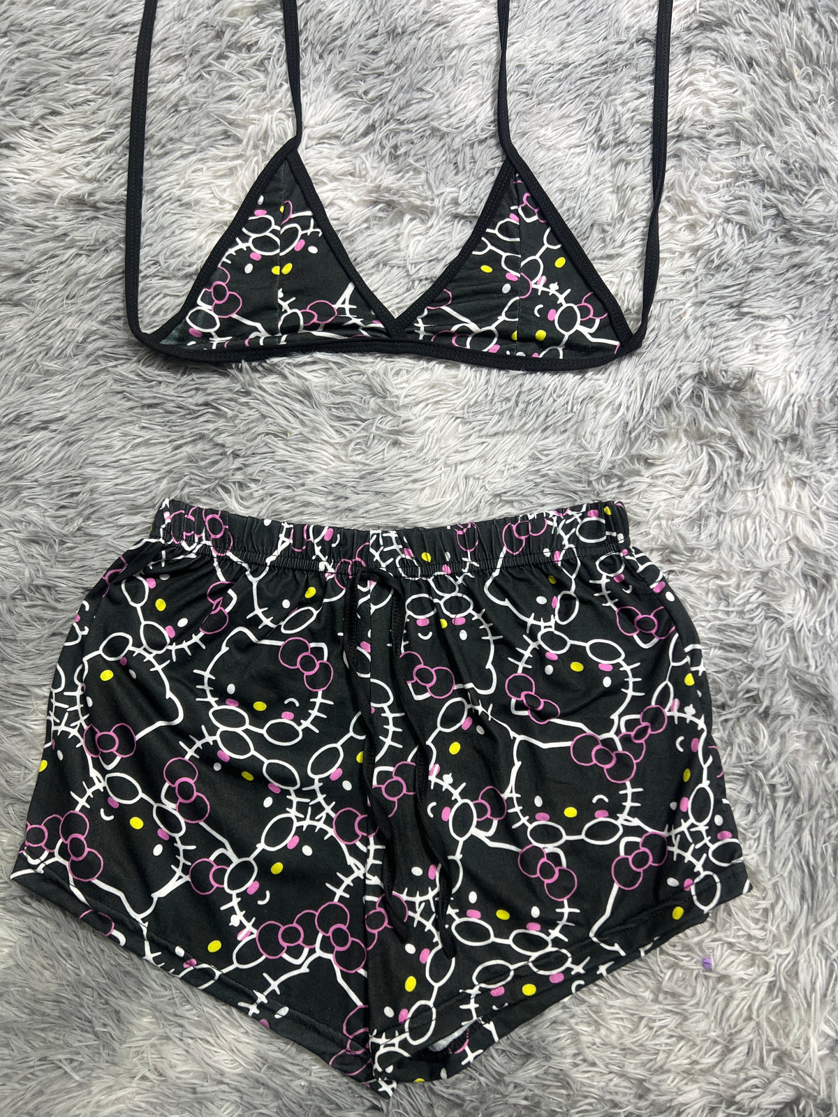 Hello Kitty Negro Con Rosa Y Amarillo Top Con Short Brush