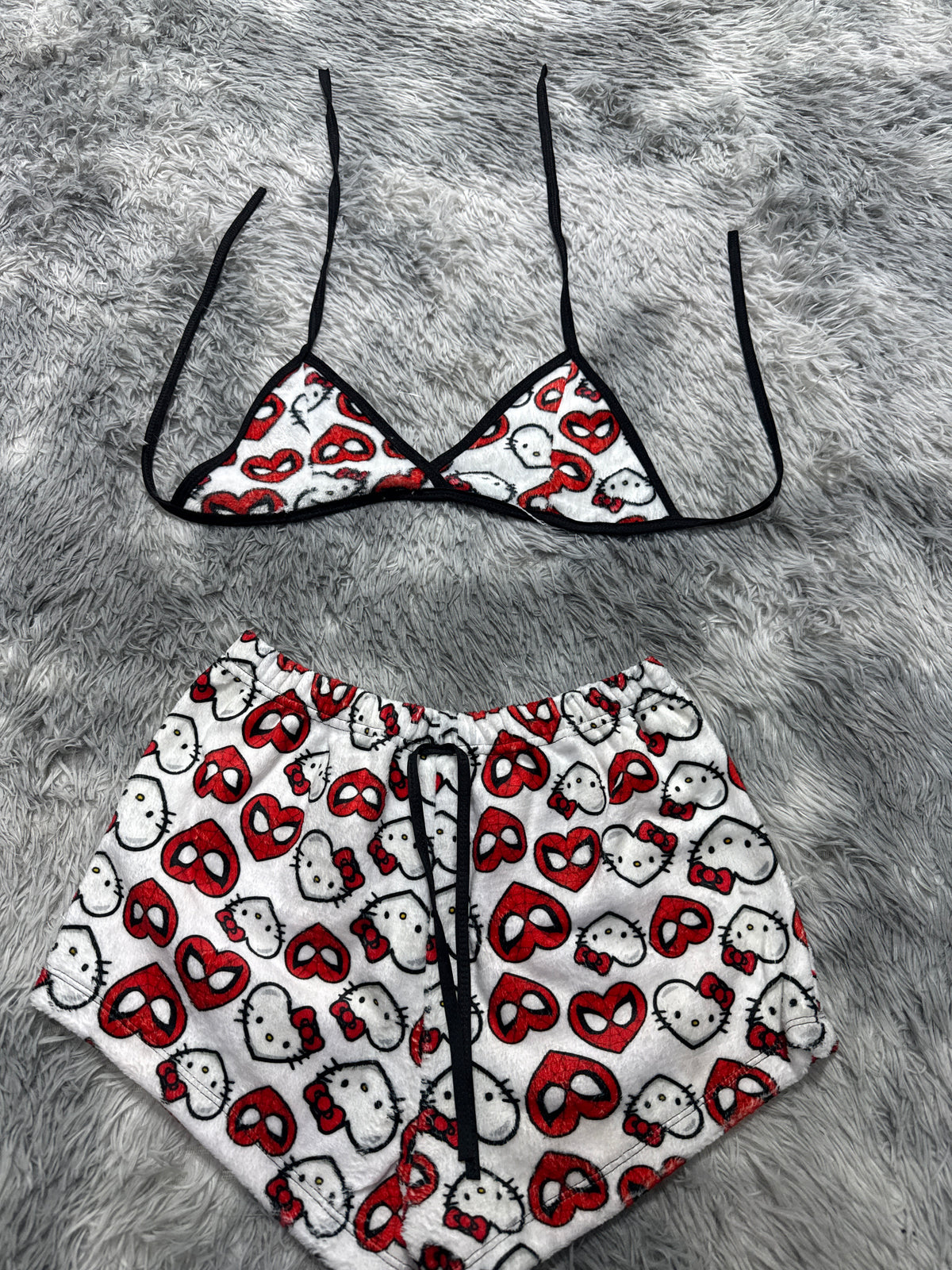 Spiderman Y Hello Kitty Corazones Top Con Short Afelpado