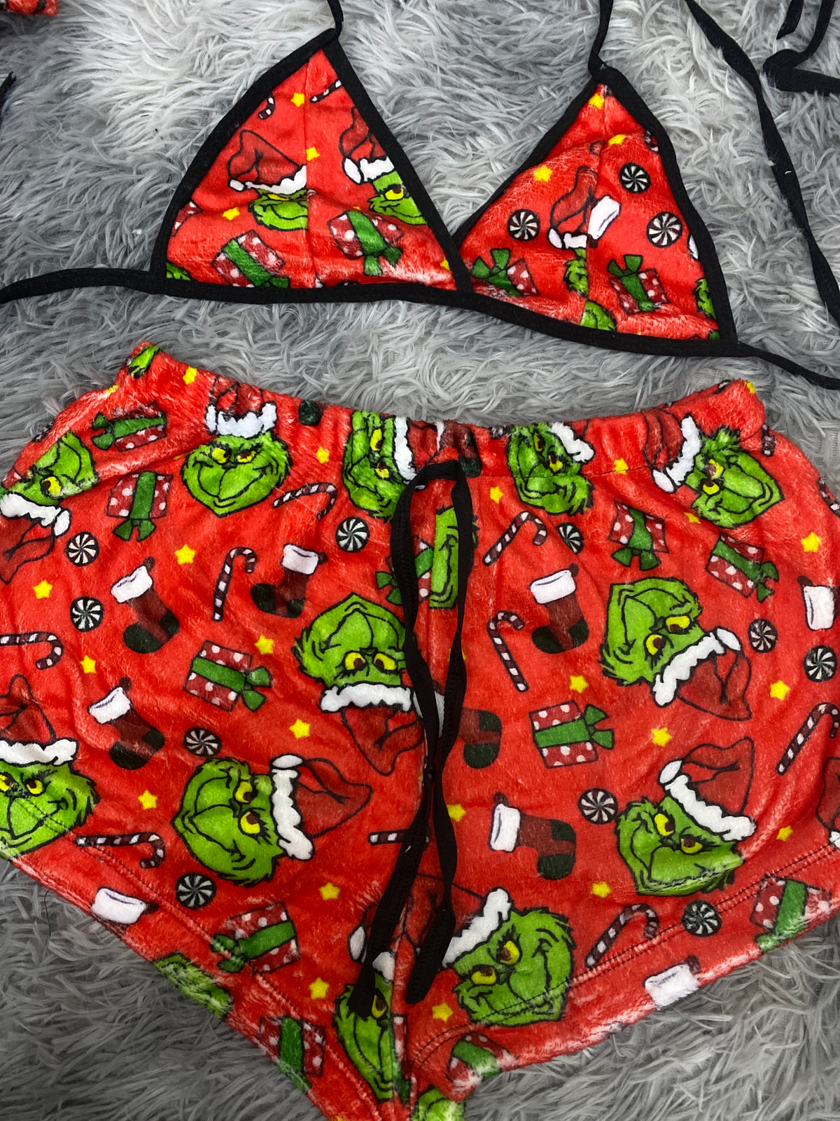 Grinch navideño fondo rojo Top Con Short Unitalla De Afelpada