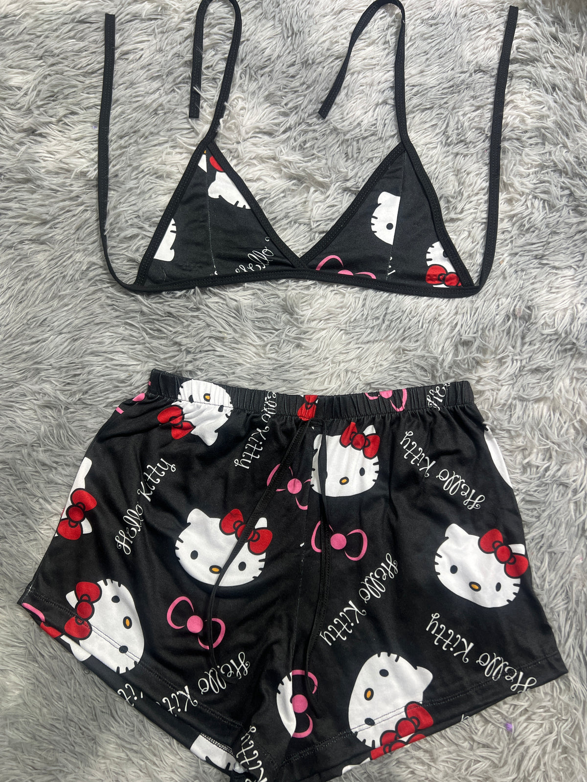 Hello Kitty Negro Con Moños Rosas Top Con Short Brush