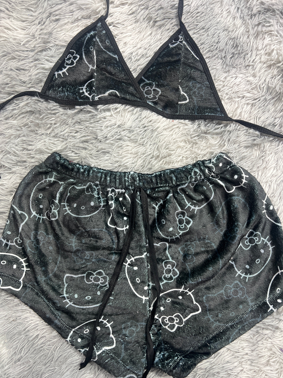 Hello Kitty Negro Top Con Short Afelpado