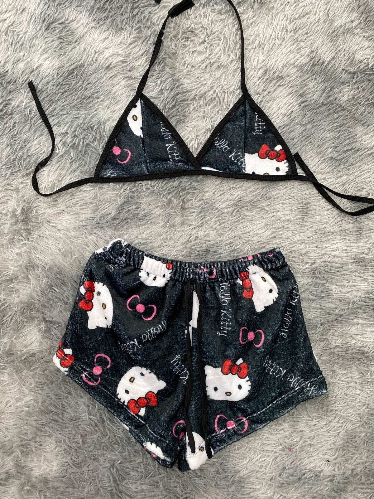 Hello Kitty Caras Fondo Negro Top Con Short Afelpado
