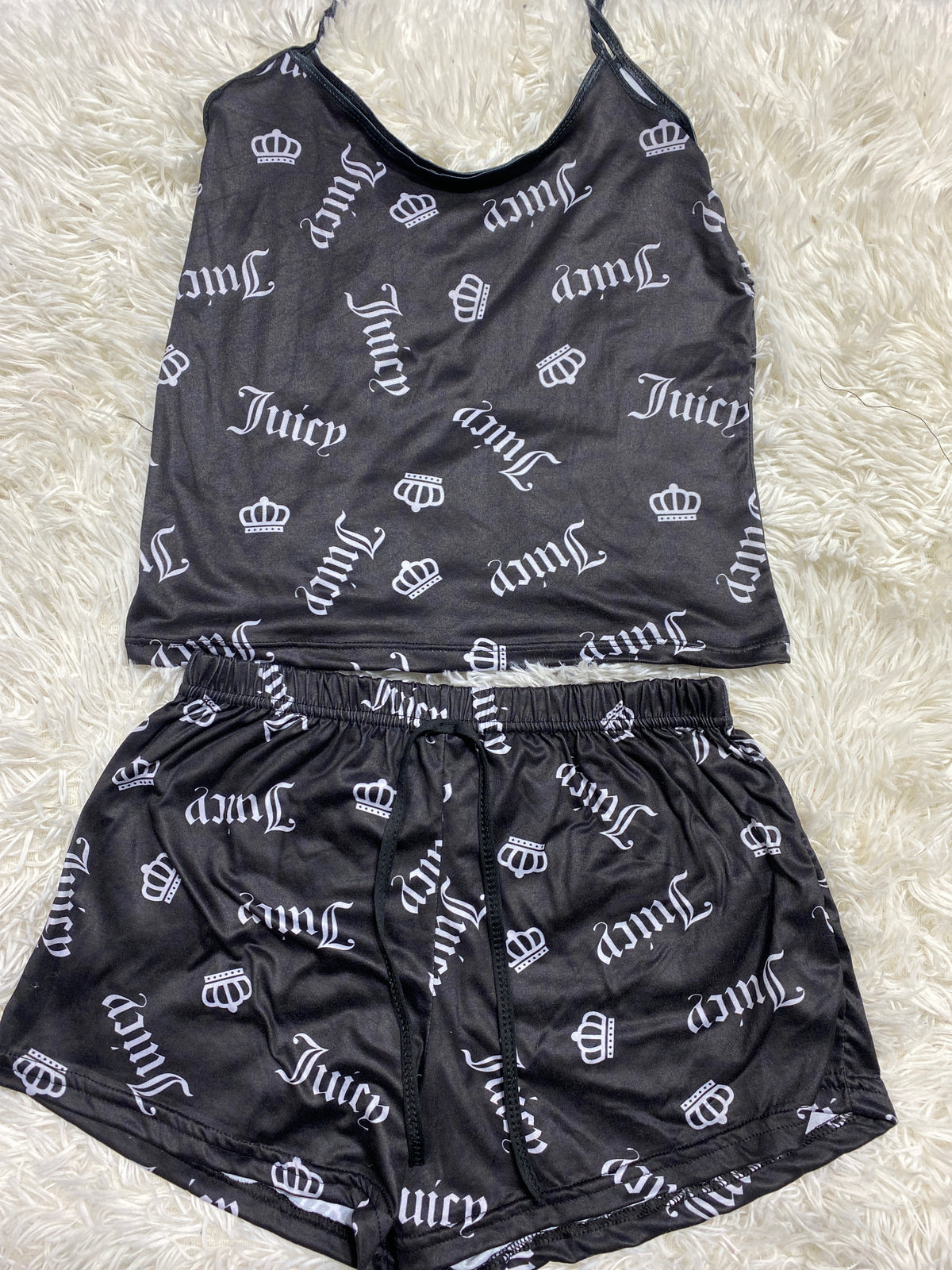 Juicy Fondo Negro Letras Gris Blusa Con Short