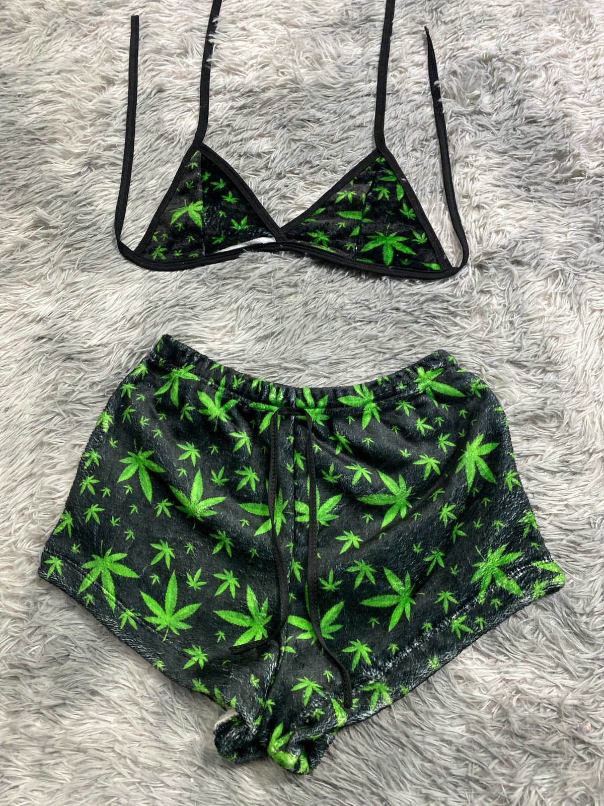 Marihuana Top Con Short Afelpado