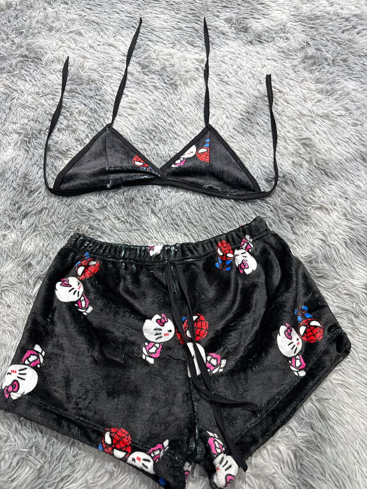 Spider Kitty Fondo Negro Top Con Short Afelpado