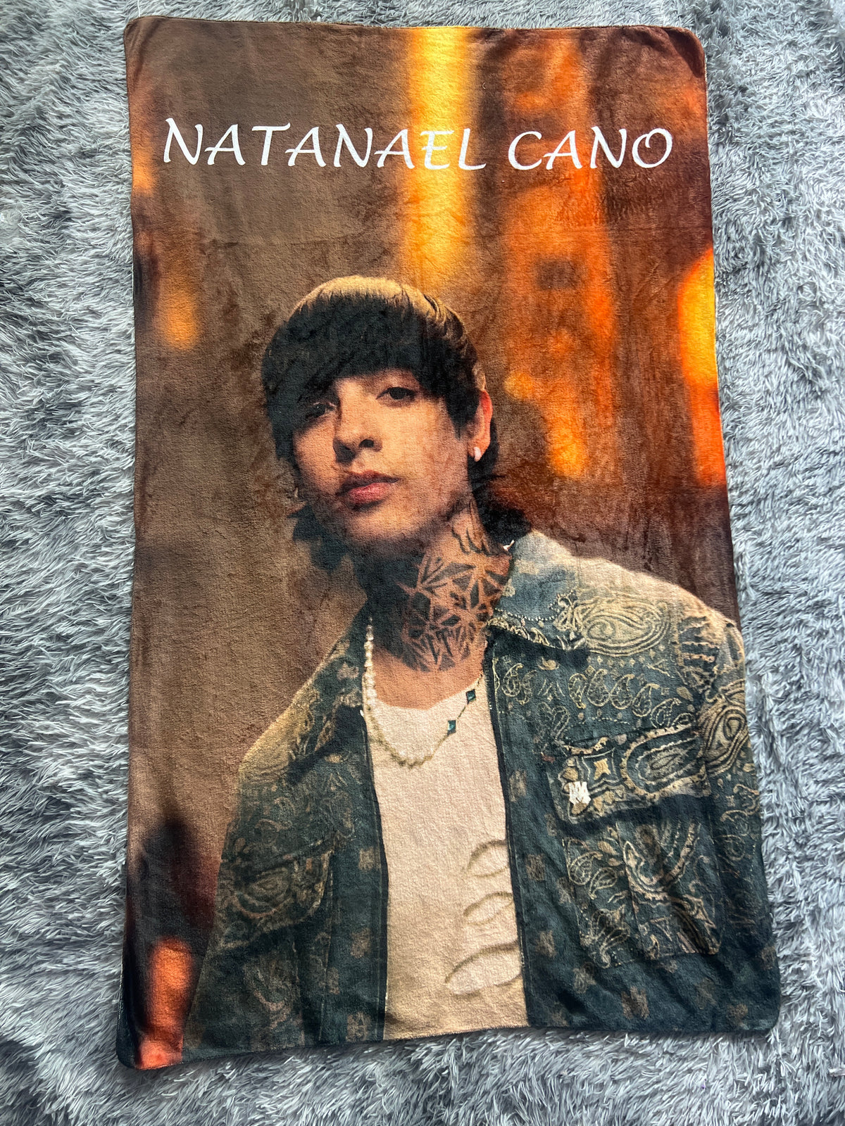 Natanael Cano Fondo Naranja Frazada
