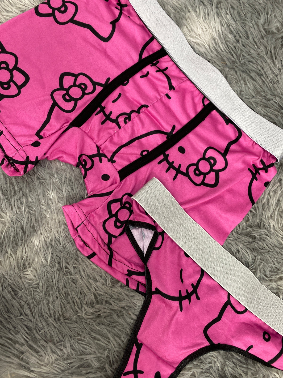 Hello Kitty Contorno Negro Fondo Rosa Duo Unitalla Con Tanga
