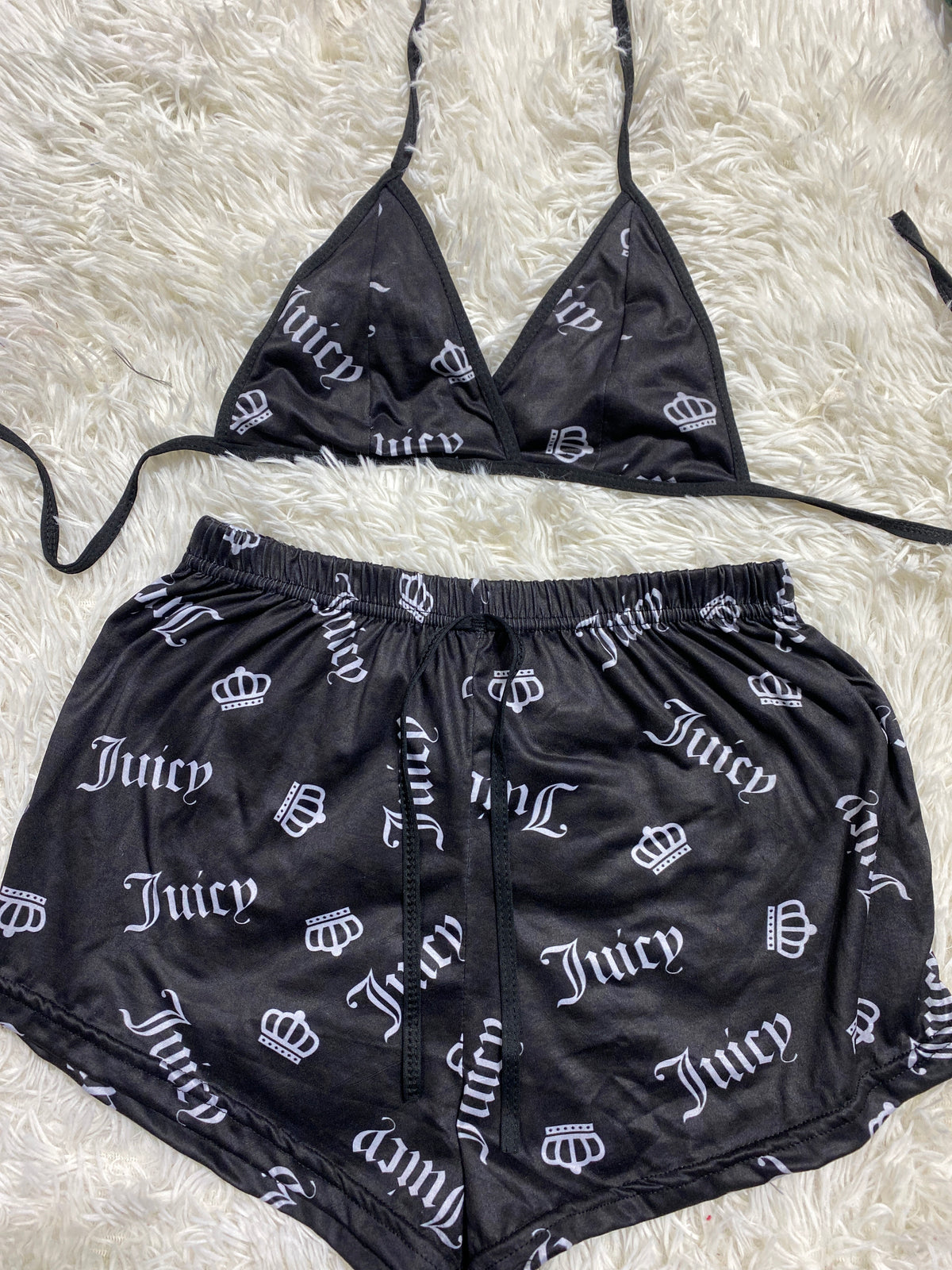 Juicy Letras Grises Fondo Negro Top Con Short Brush