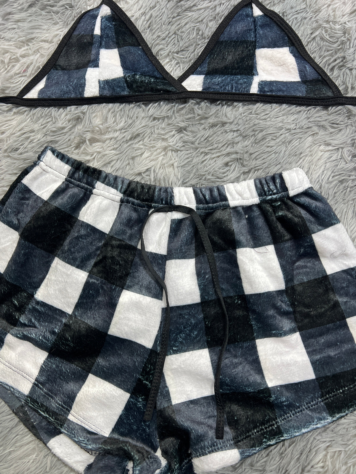 Cuadros Negros Top Con Short Afelpado