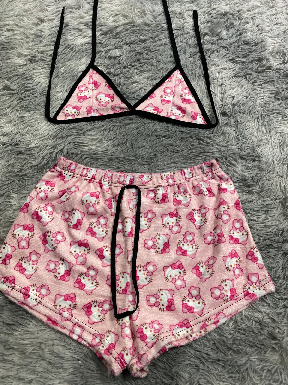 Hello Kitty Peluche Top Con Short Afelpado
