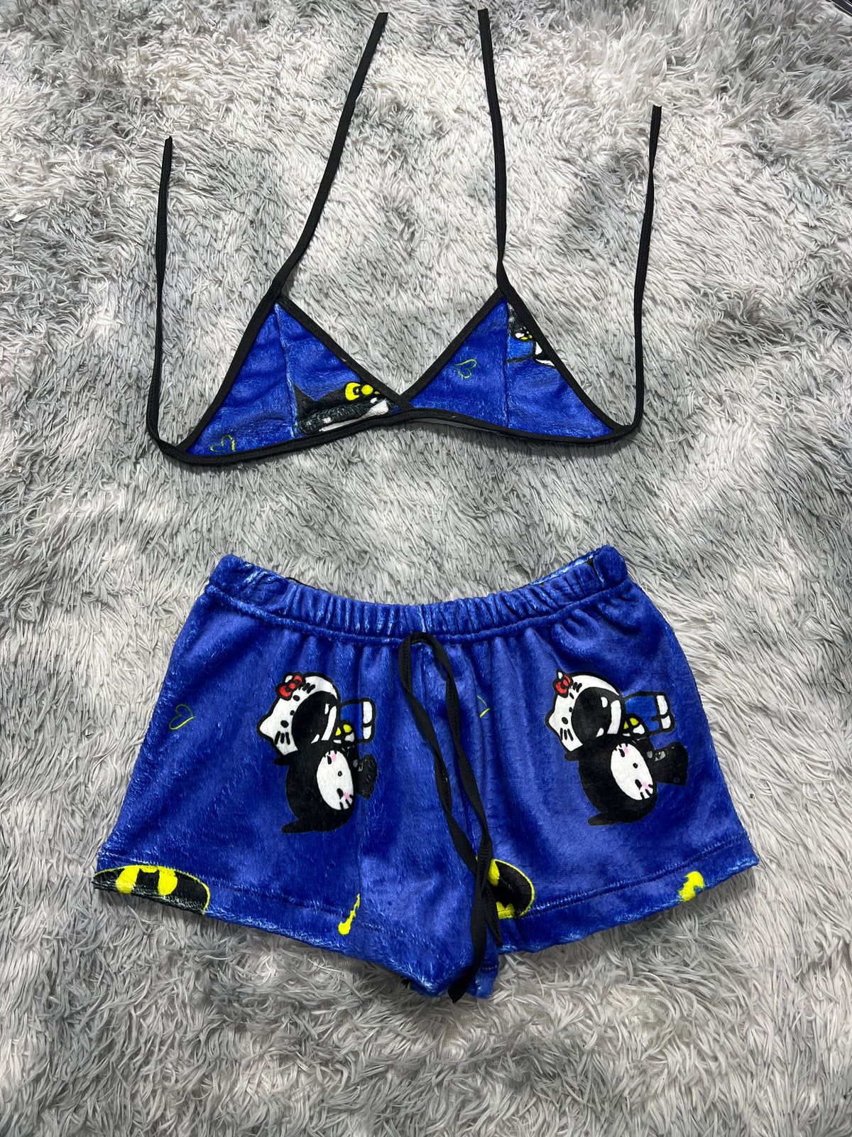 Hello Kitty Y Batman Fondo Azul Top Con Short Afelpado