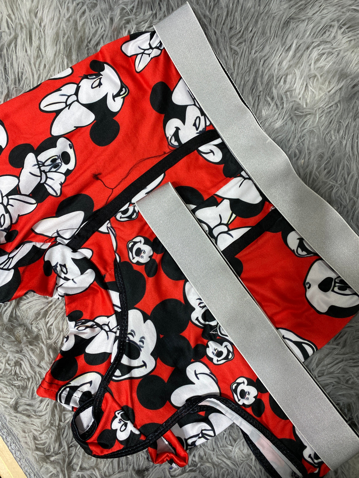 Mickey Mouse Y Minnie Fondo Rojo Duo Unitalla Con Tanga