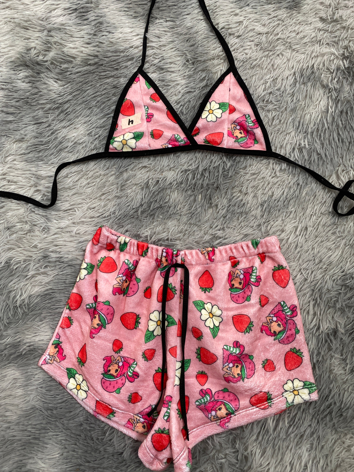 Rosita Fresita Top Con Short Afelpado