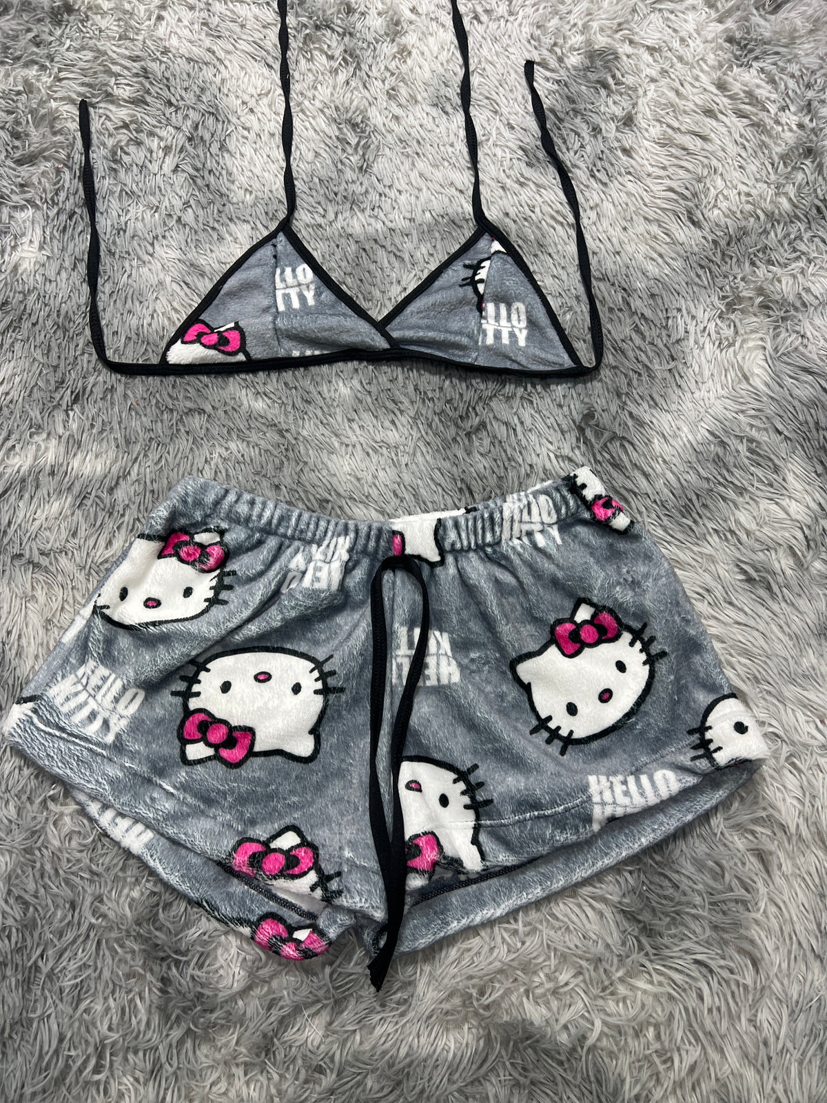 Hello Kitty Fondo Gris Top Con Short Afelpado