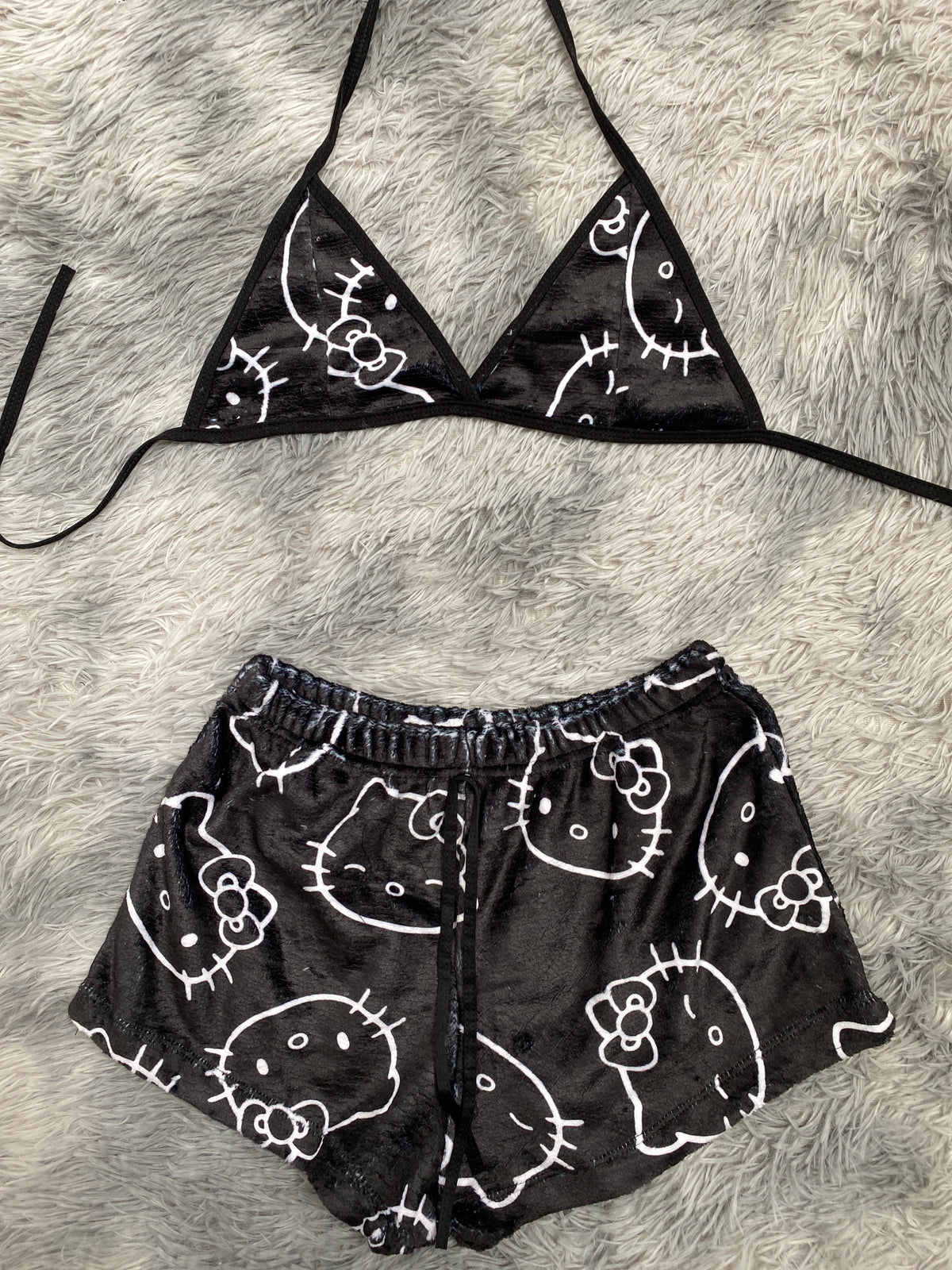 Hello Kitty Contorno Blanco Top Con Short Brush
