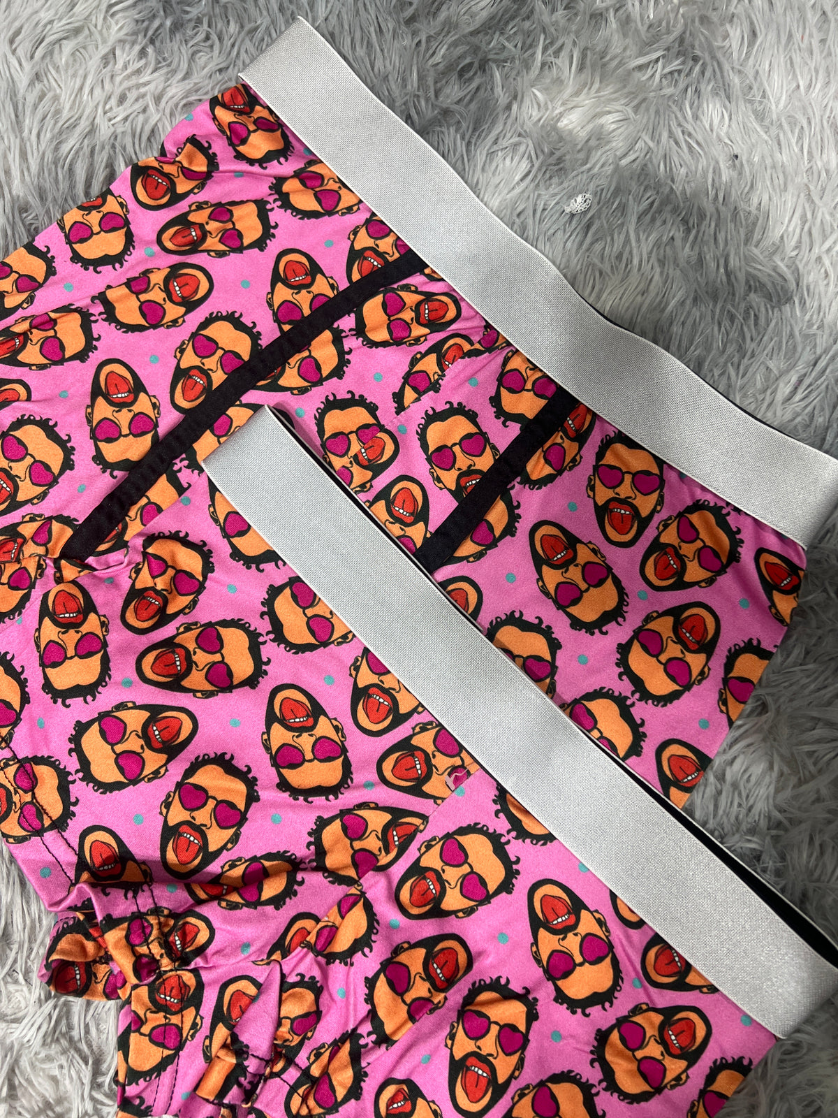 Bad Bunny Rosa Duo XL Con Tanga