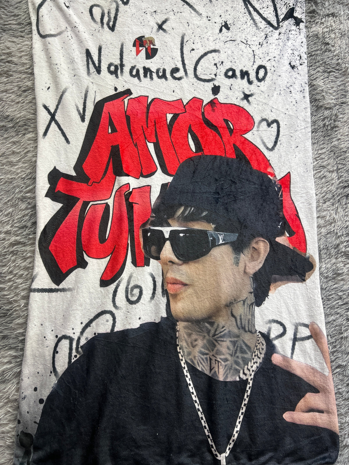Natanael Cano Fondo Blanco Con Negro Frazada