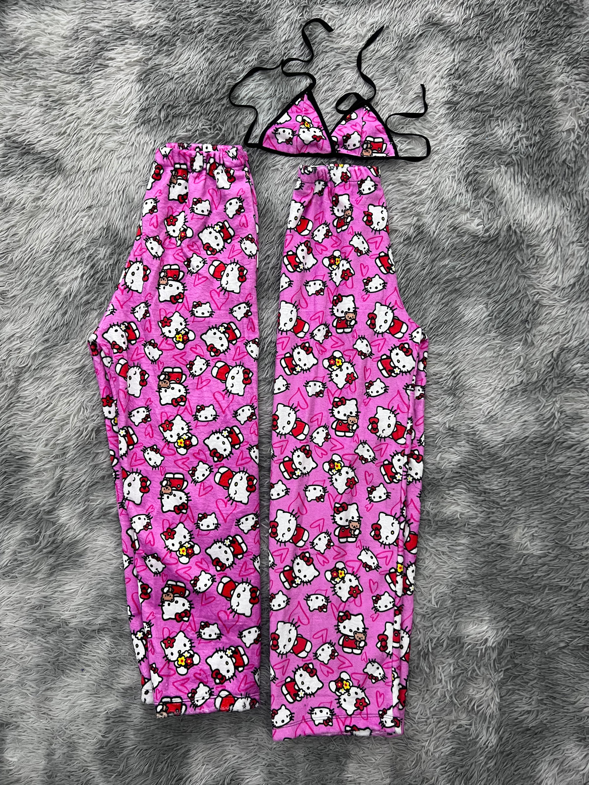 Hello Kitty Corazones Con Peluche Duo De Pijama Afelpada