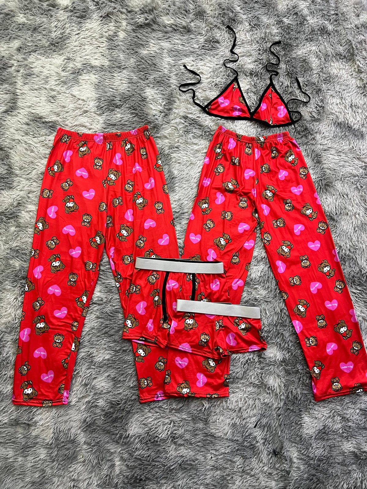 Hello Kitty Peluche Fondo Rojo Pijama De 5 Piezas