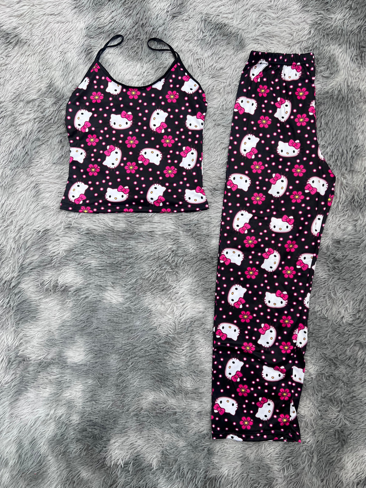 Hello Kitty Flores Y Puntos Blusa Con Pantalón