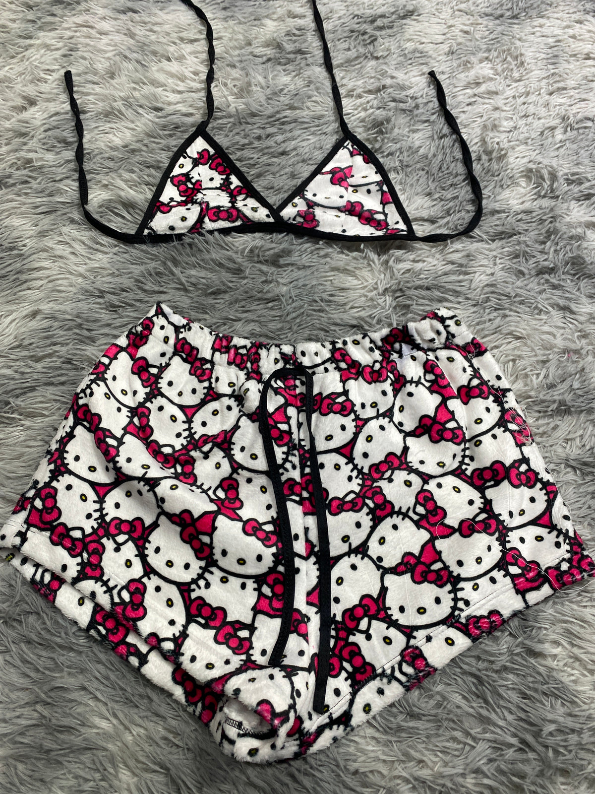 Hello Kitty Caras Top Con Short Afelpado