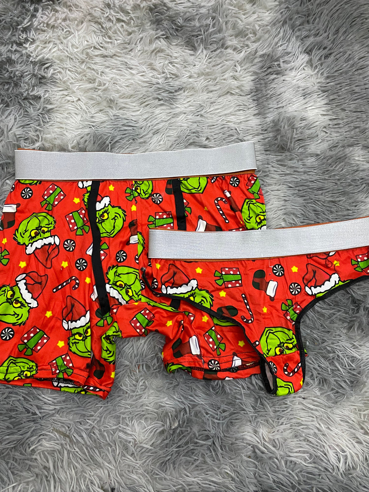Grinch regalo fondo rojo Dúo unitalla Xl