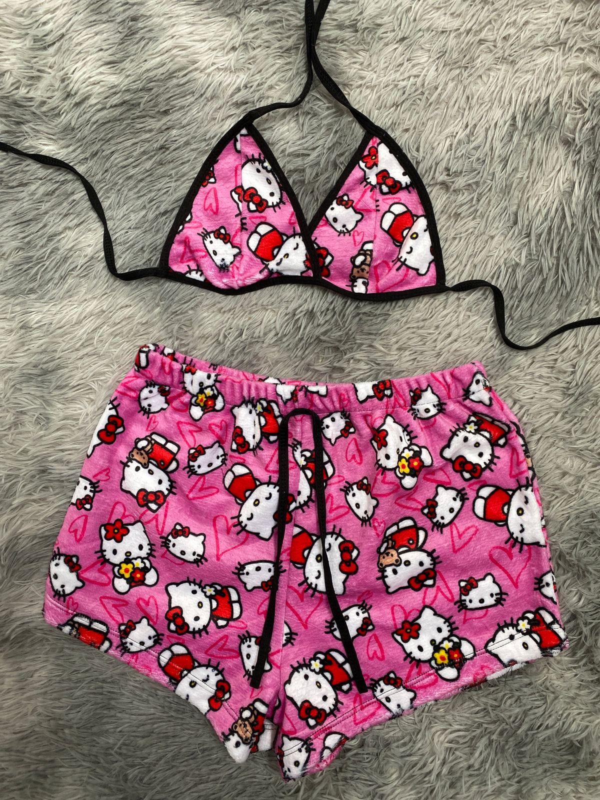 Hello Kitty Flores Top Con Short Brush