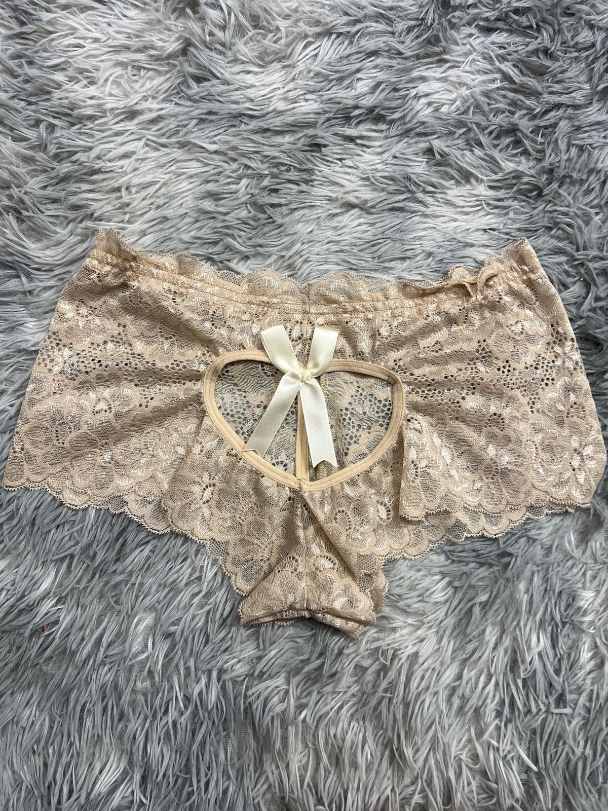 Cachetero Con Corazón Atras Beige Tanga De Dama