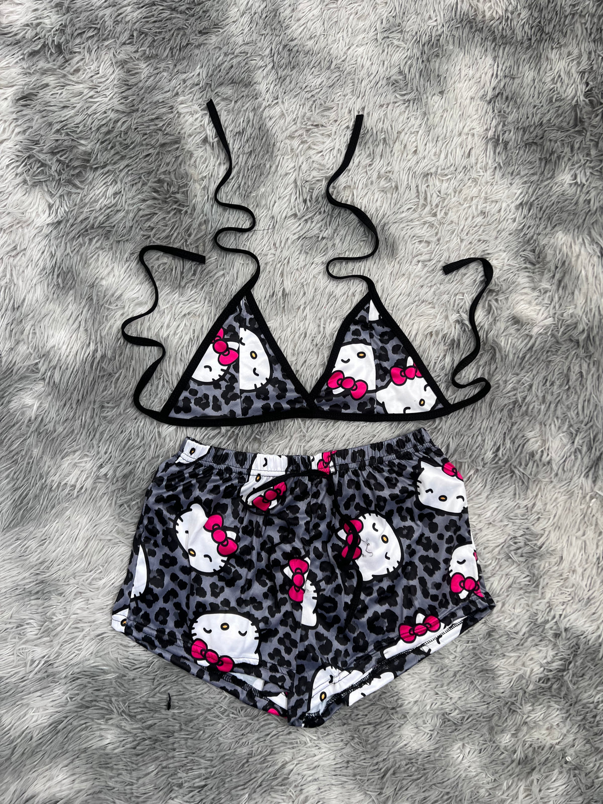 Hello Kitty Animal Print Gris Top Con Short Brush