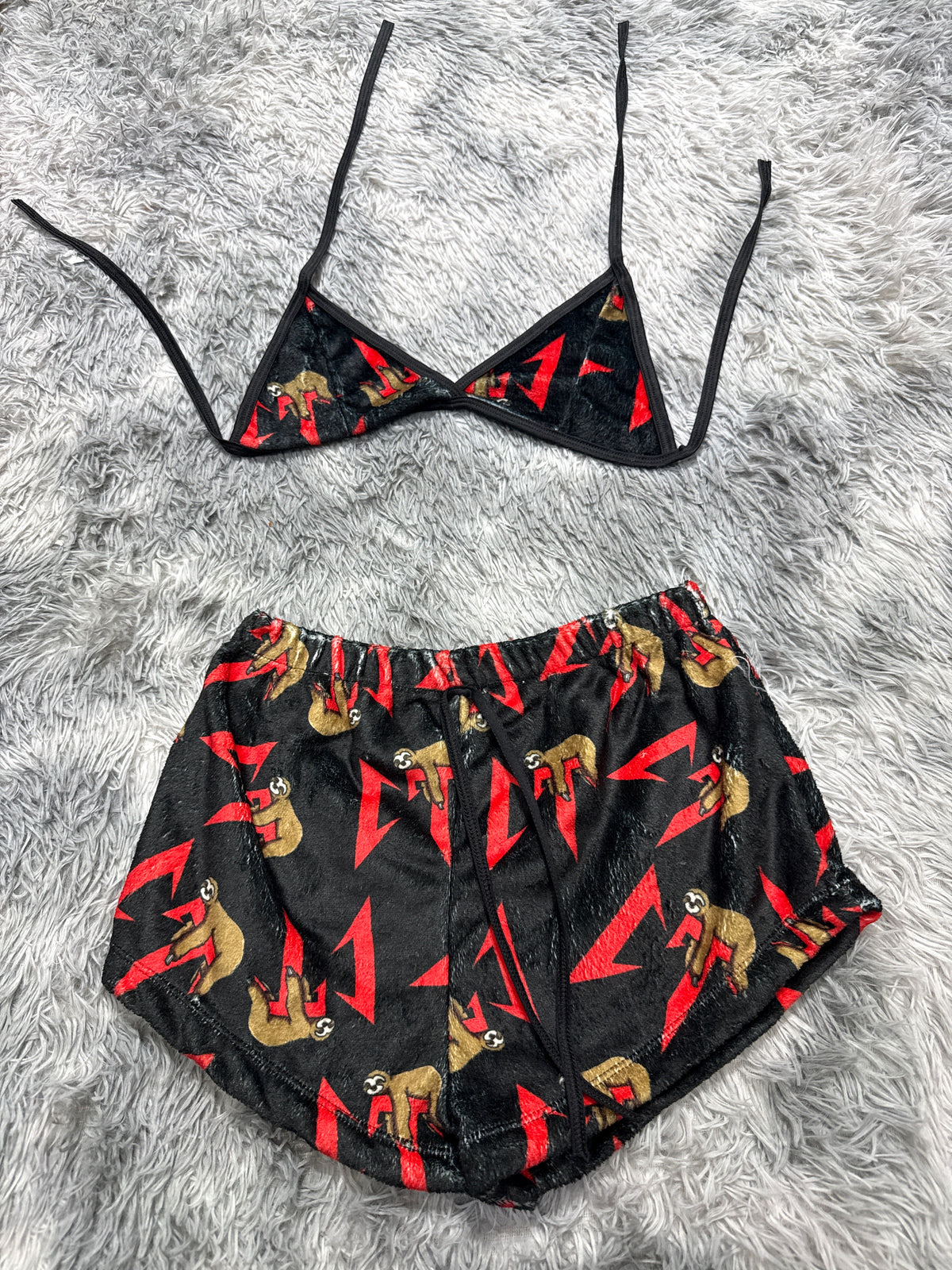 CT Fondo Negro Top Con Short Afelpado