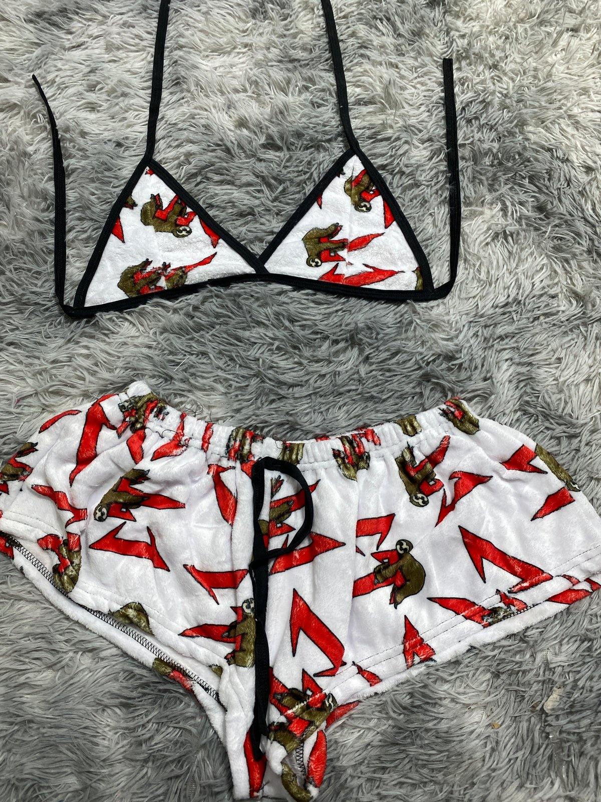 CT Fondo Blanco Top Con Short Afelpado