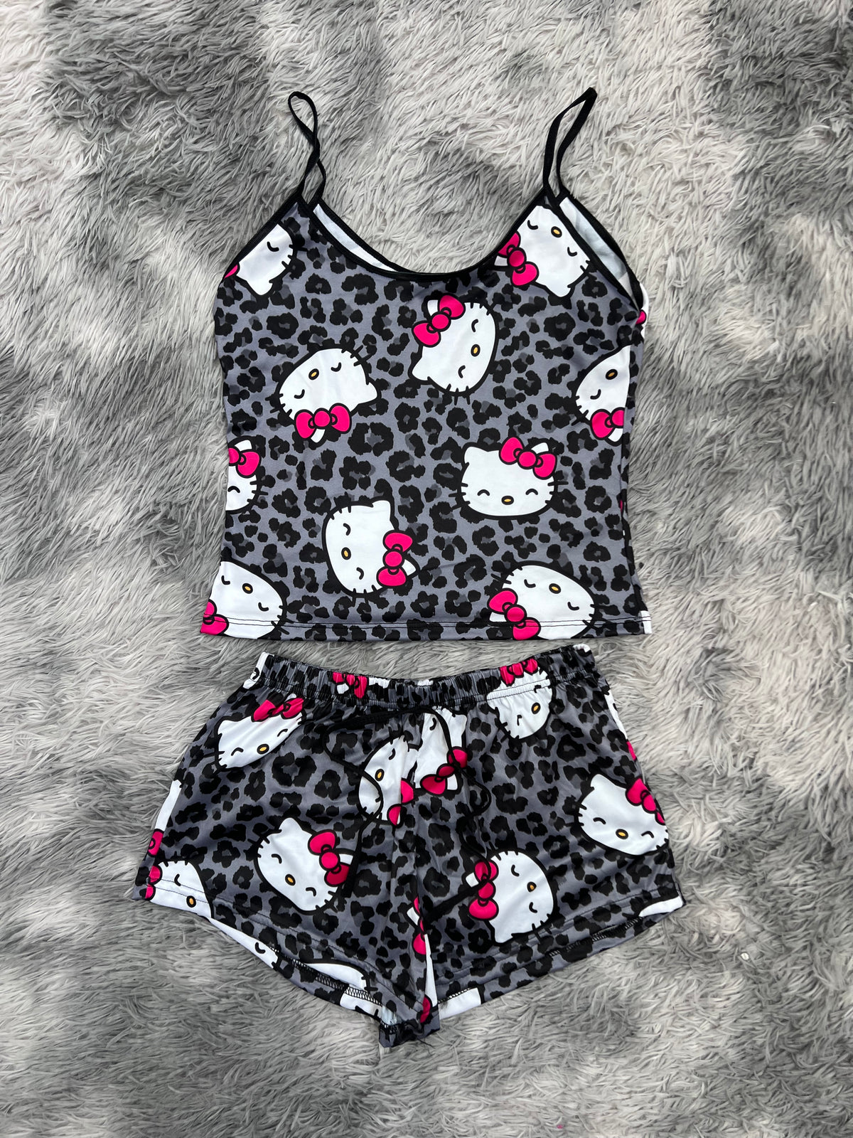 Hello Kitty Animal Print Gris Blusa Con Short