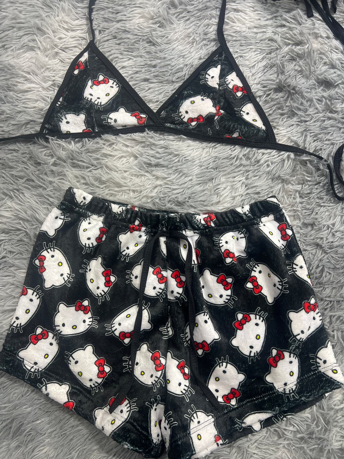 Hello Kitty Caras Top Con Short Afelpado