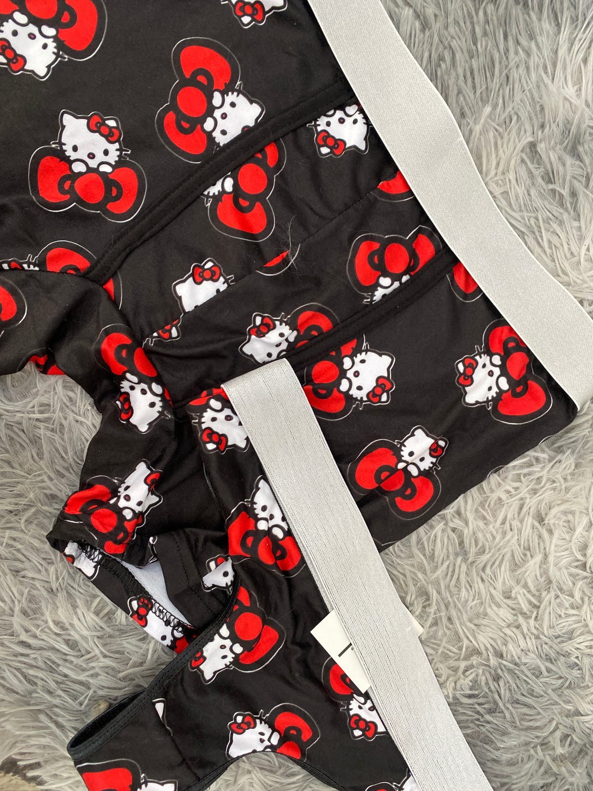 Hello Kitty Moños Rojos Fondo Negro Duo Unitalla Con Tanga