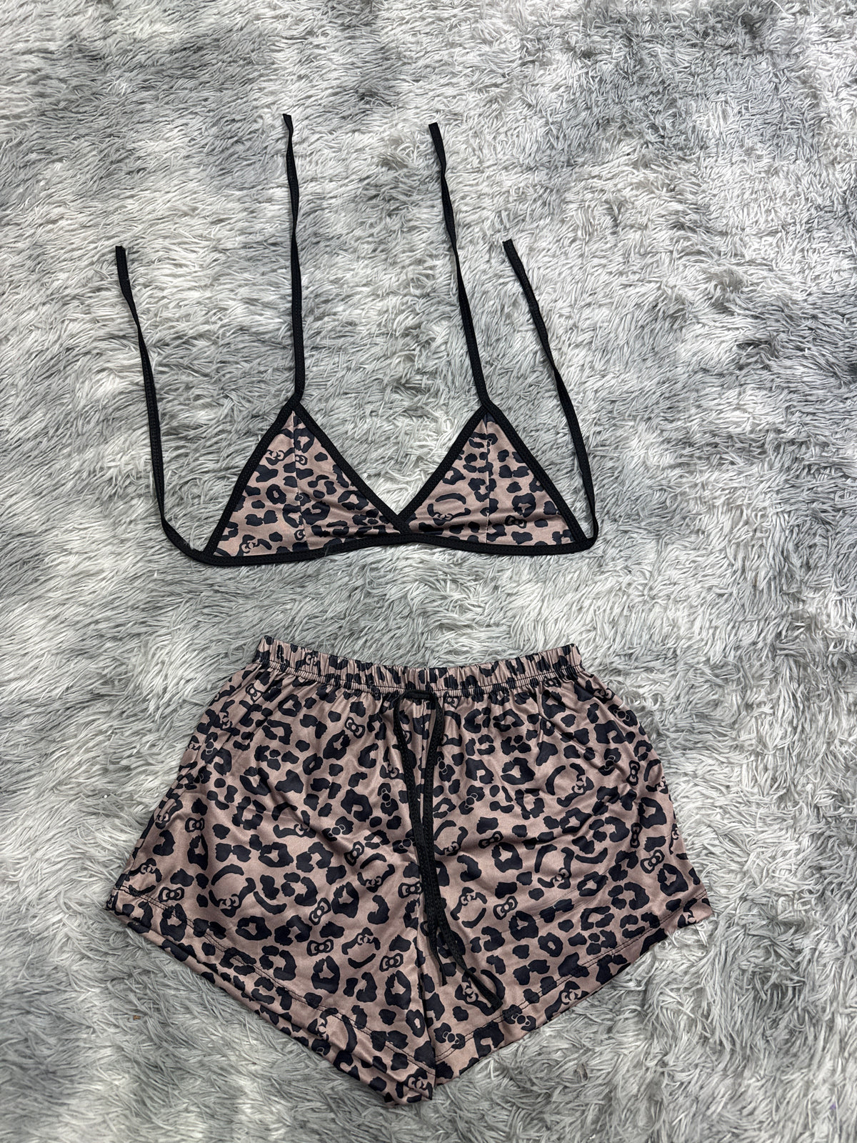 Hello Kitty Leopardo Café Top Con Short Brush