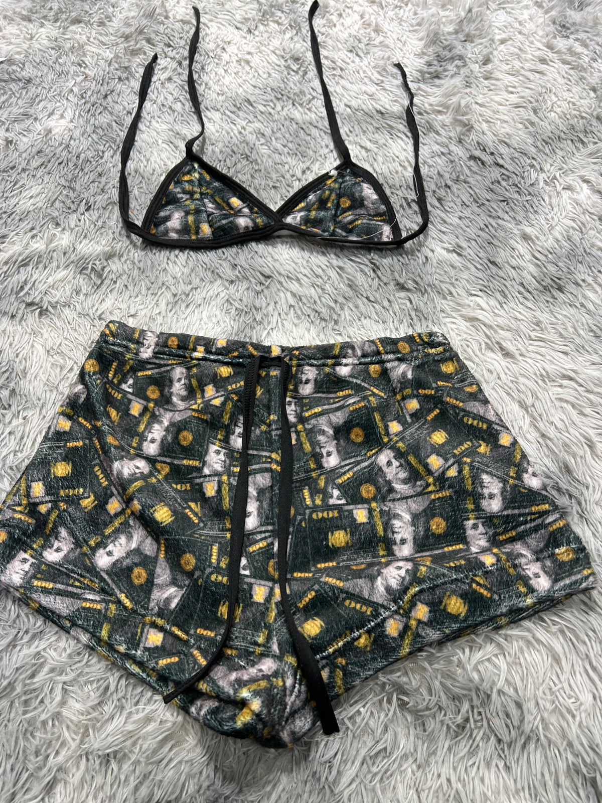 Dolares Dorado Top Con Short Afelpado