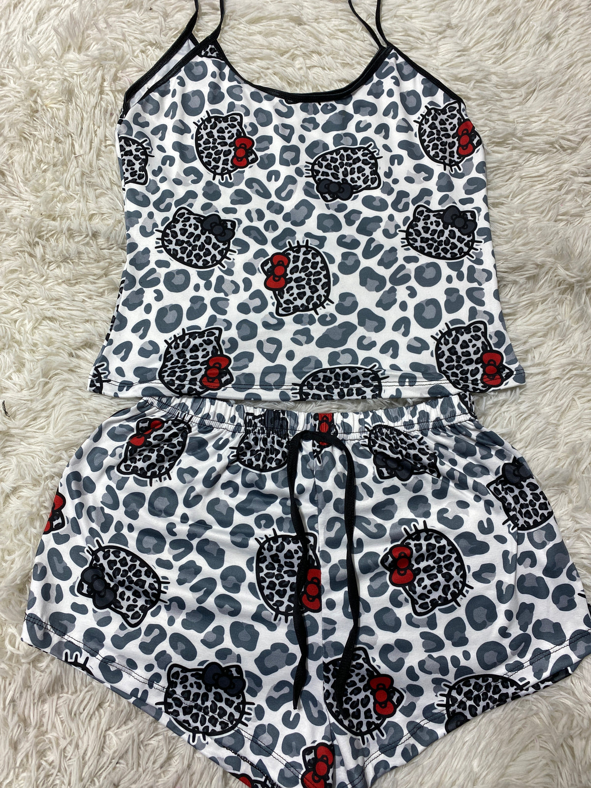 Hello Kitty Animal Print Gris Blusa Con Short
