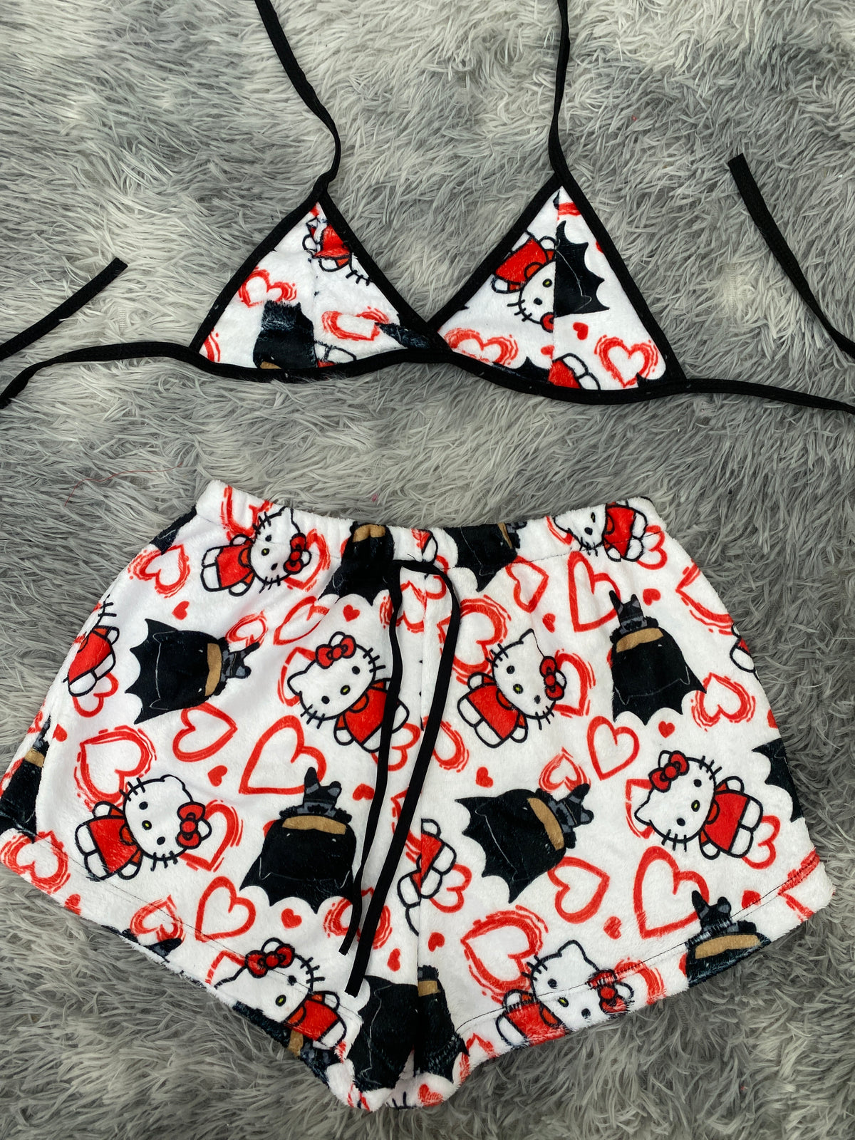 Hello Kitty Y Batman Fondo Blanco Top Con Short Afelpado