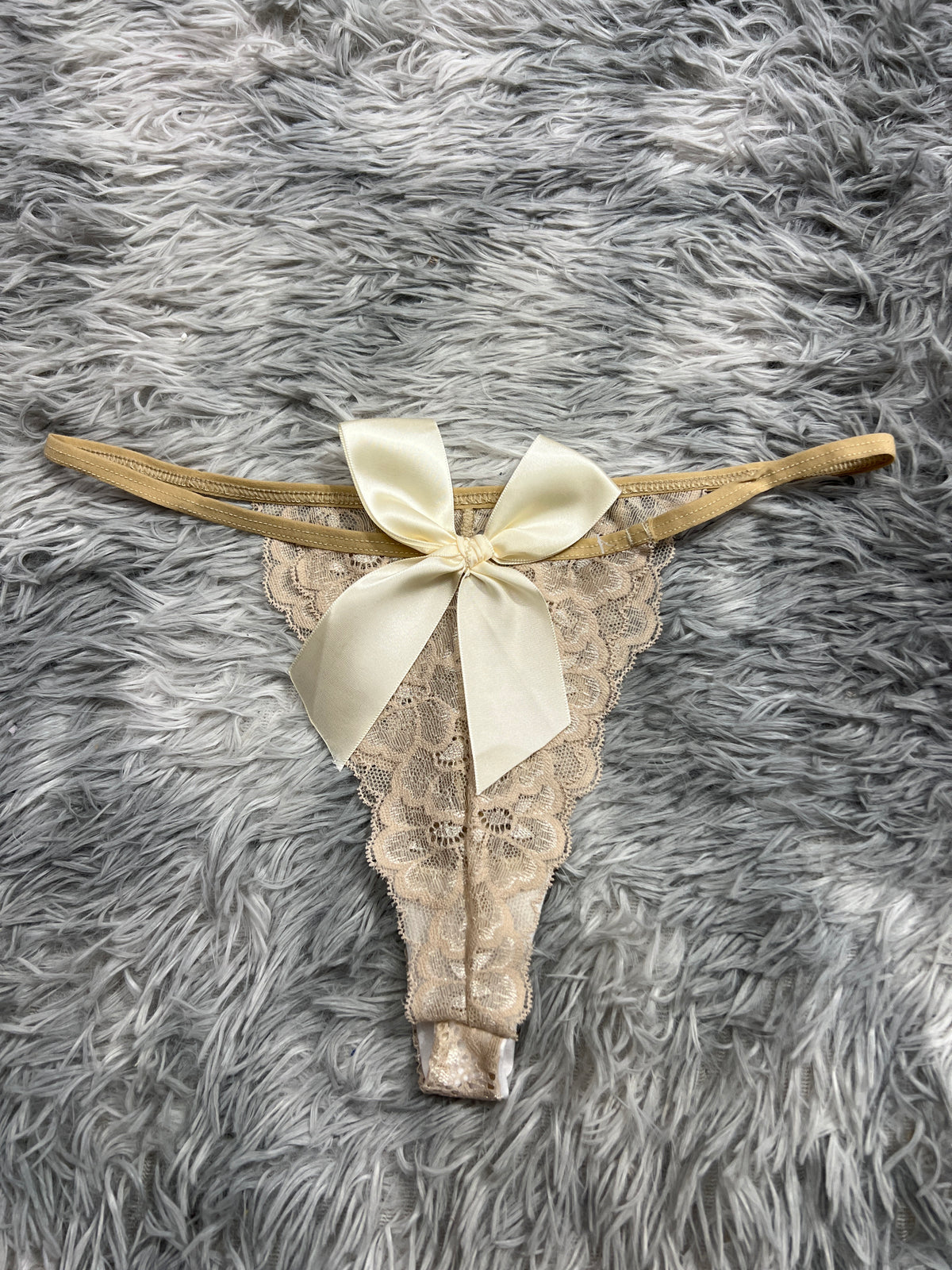 Moño Grande Beige Tanga De Dama