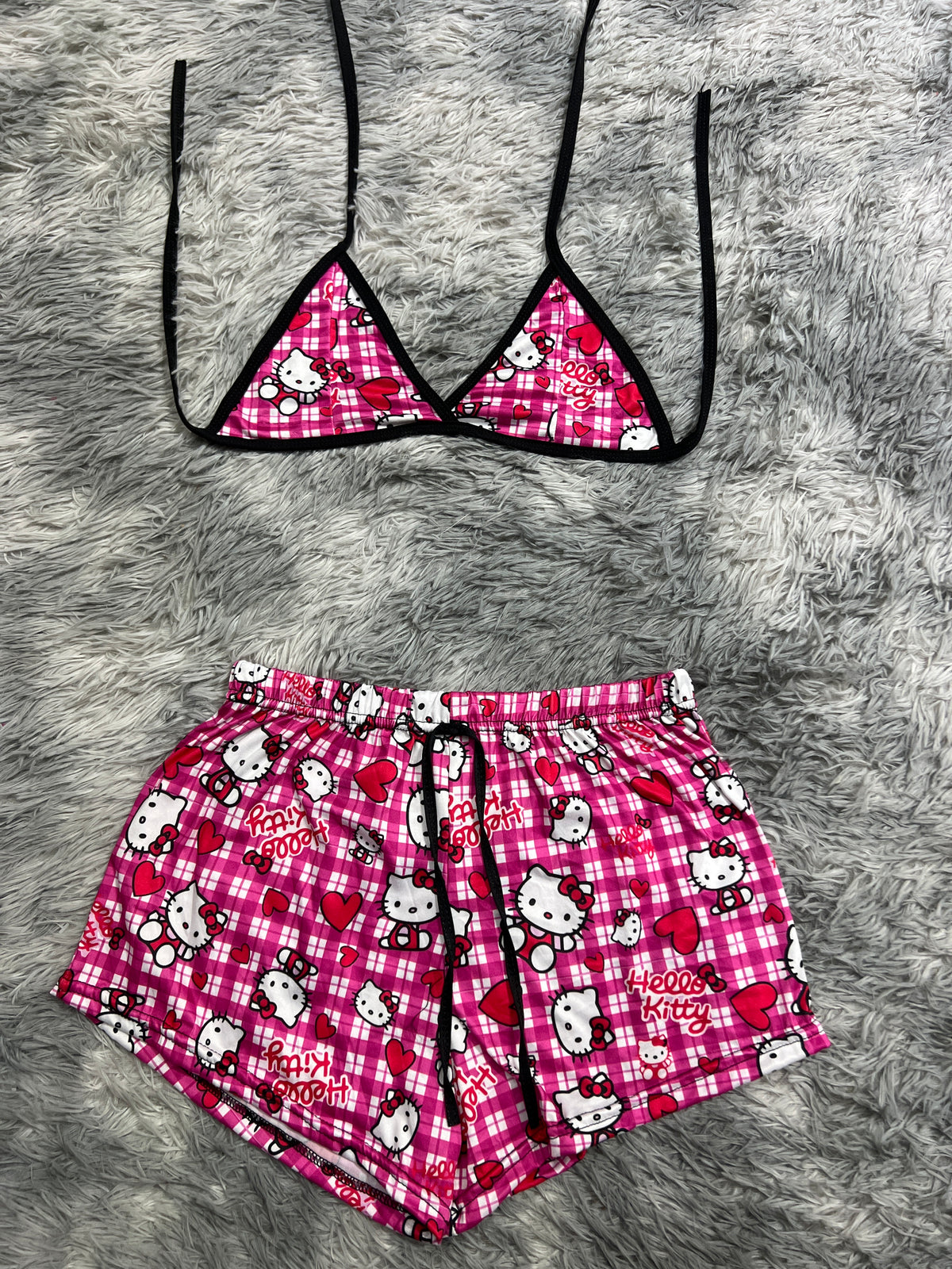 Hello Kitty Cuadros Y Corazones Rojos Top Con Short Brush
