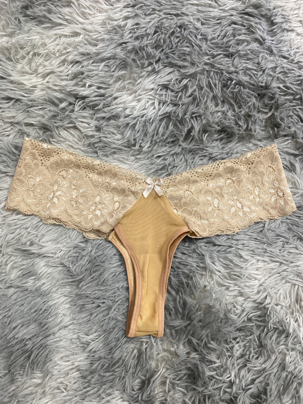Moño Beige Tanga De Dama