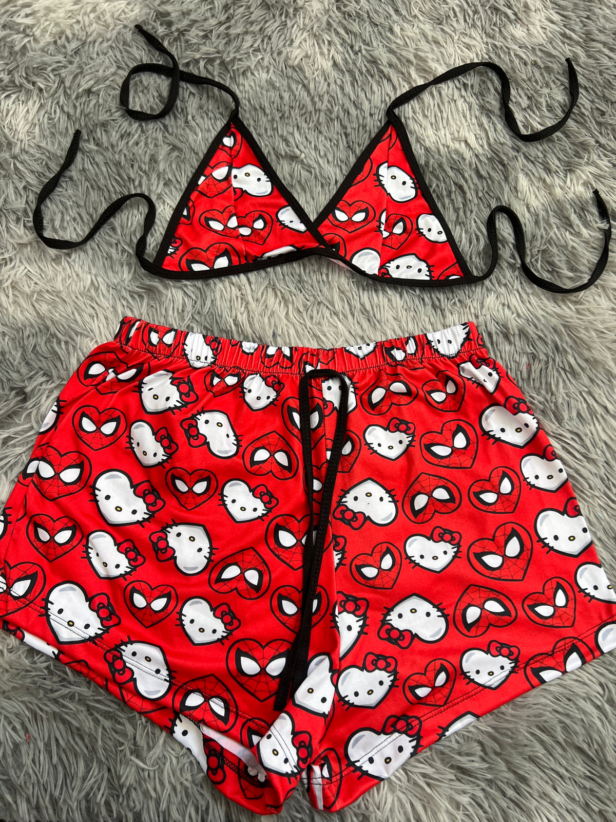Spider Kitty Corazón Fondo Rojo Top Con Short Brush