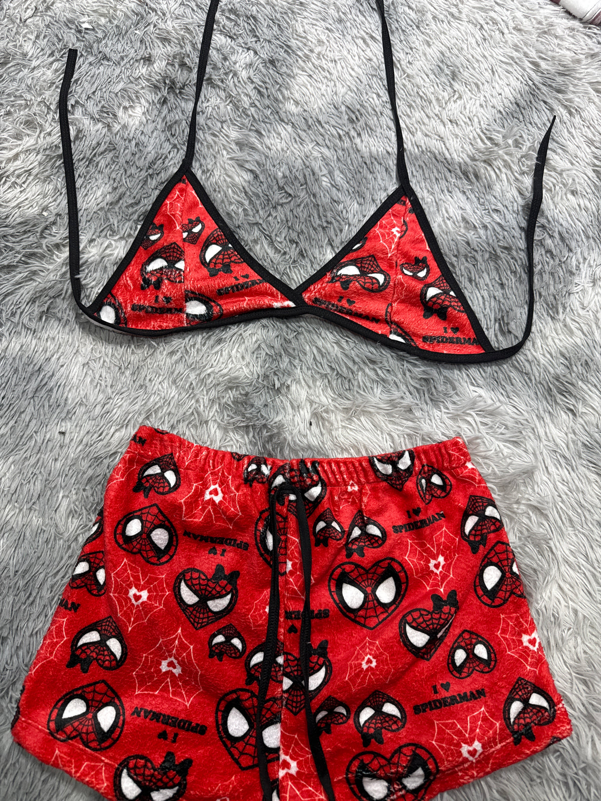 Spiderman Corazón Fondo Rojo Top Con Short Afelpado