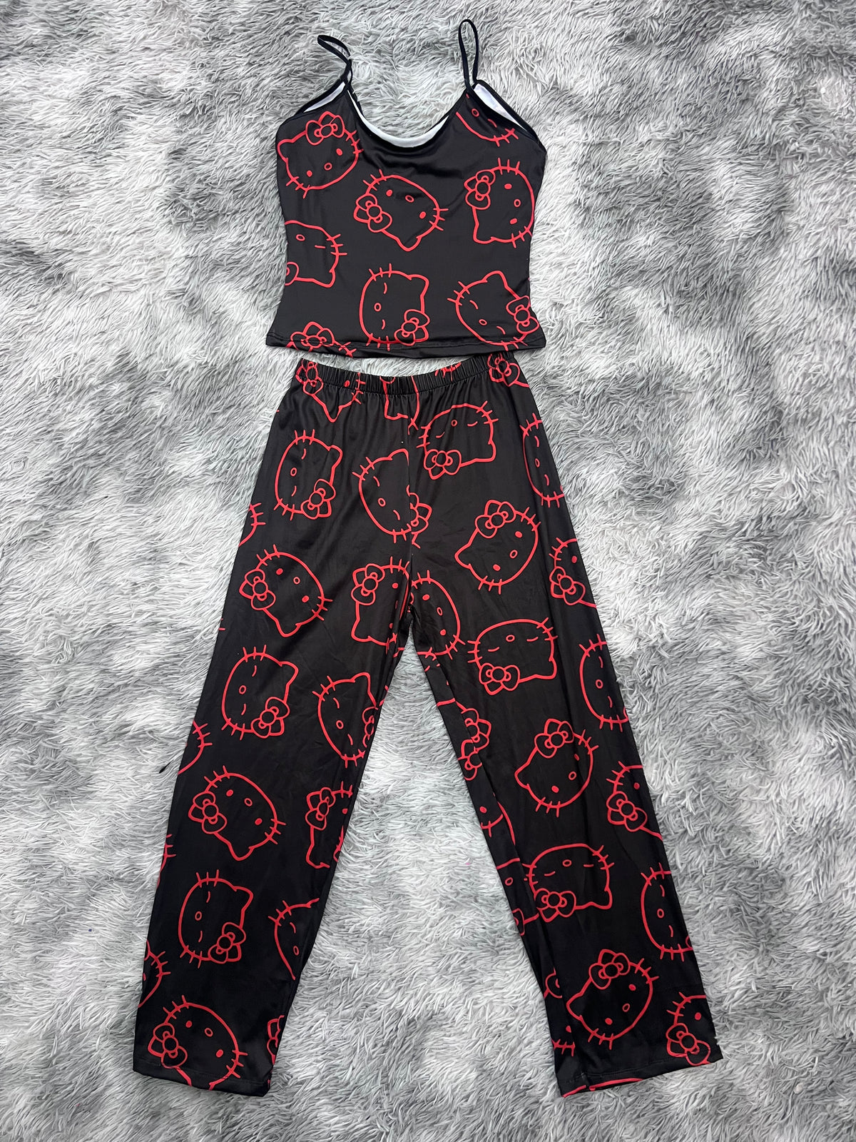 Hello Kitty Rojo Fondo Negro Blusa Con Pantalón