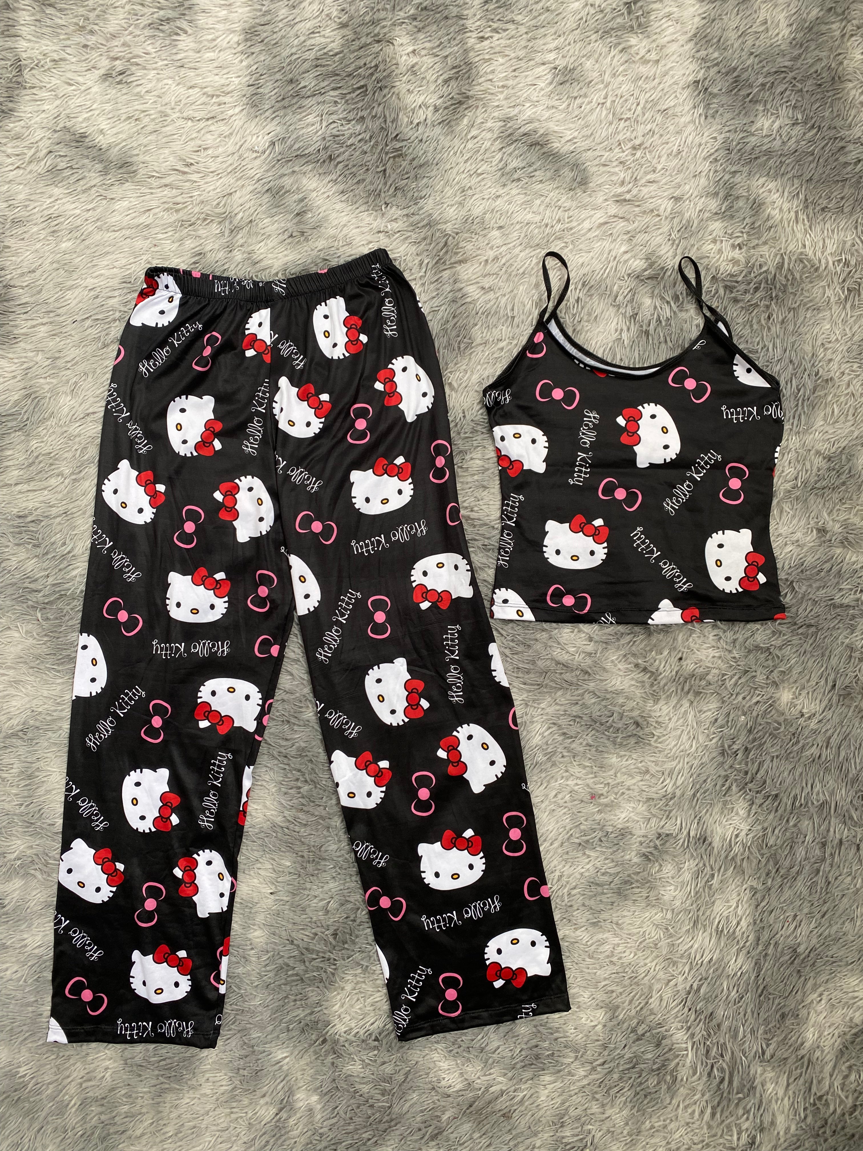 Hello Kitty Fondo Negro Blusa Con Pantalón