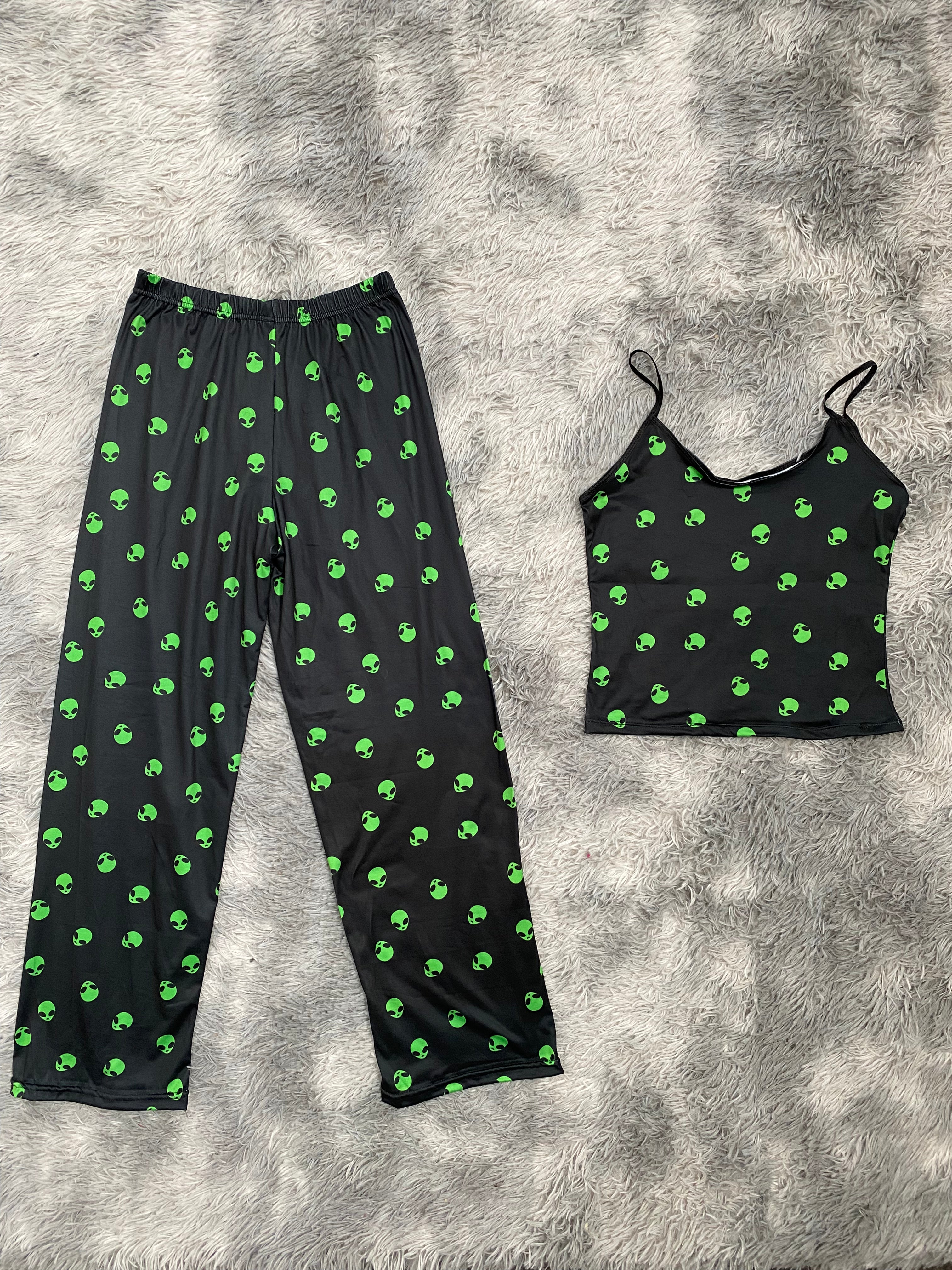 Aliens Blusa Con Pantalón