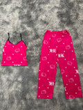 Hello Kitty Letras Goticas Fondo Rosa Blusa Con Pantalón