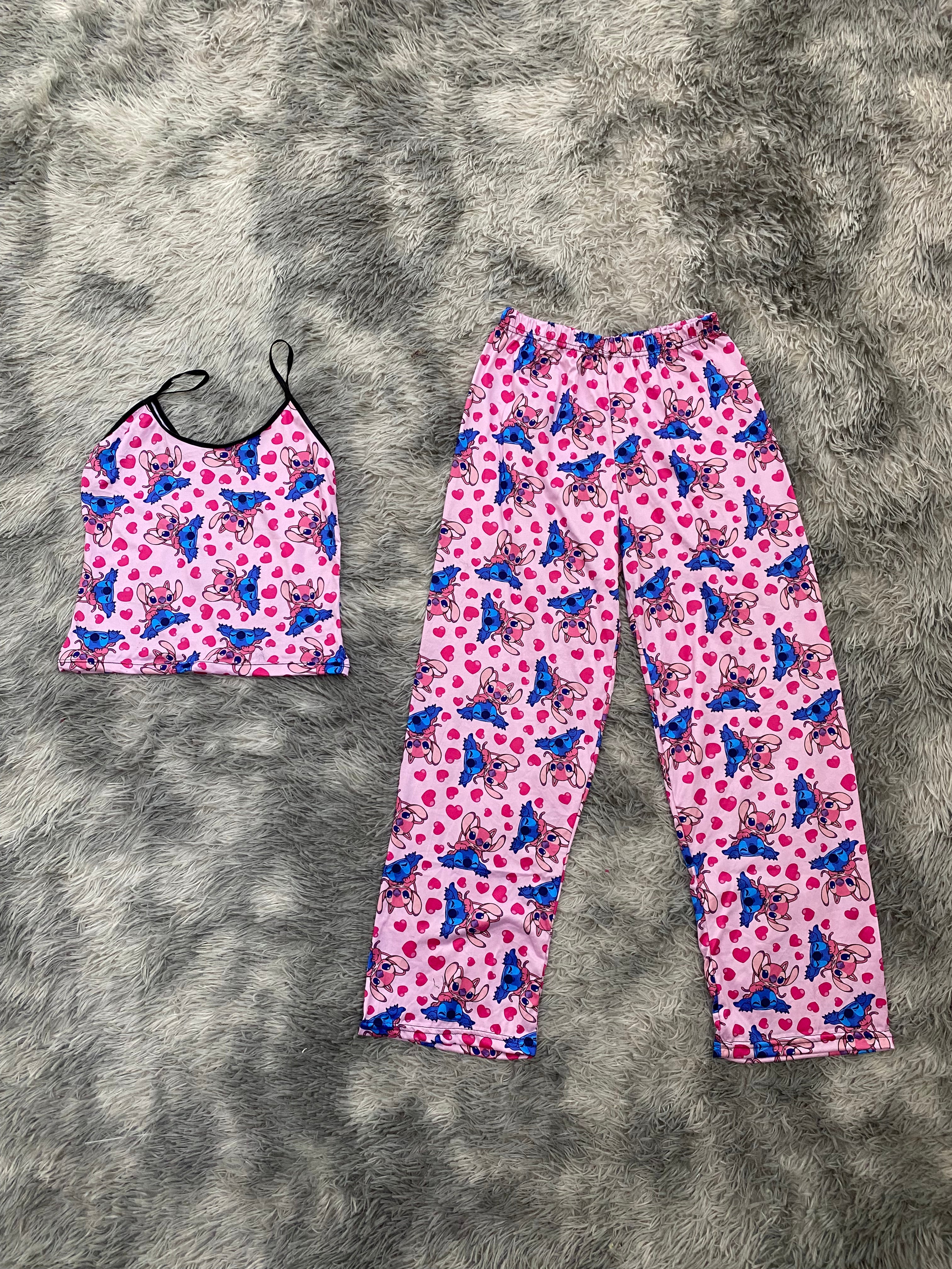 Stitch Su Novia Fondo Rosa Blusa Con Pantalón