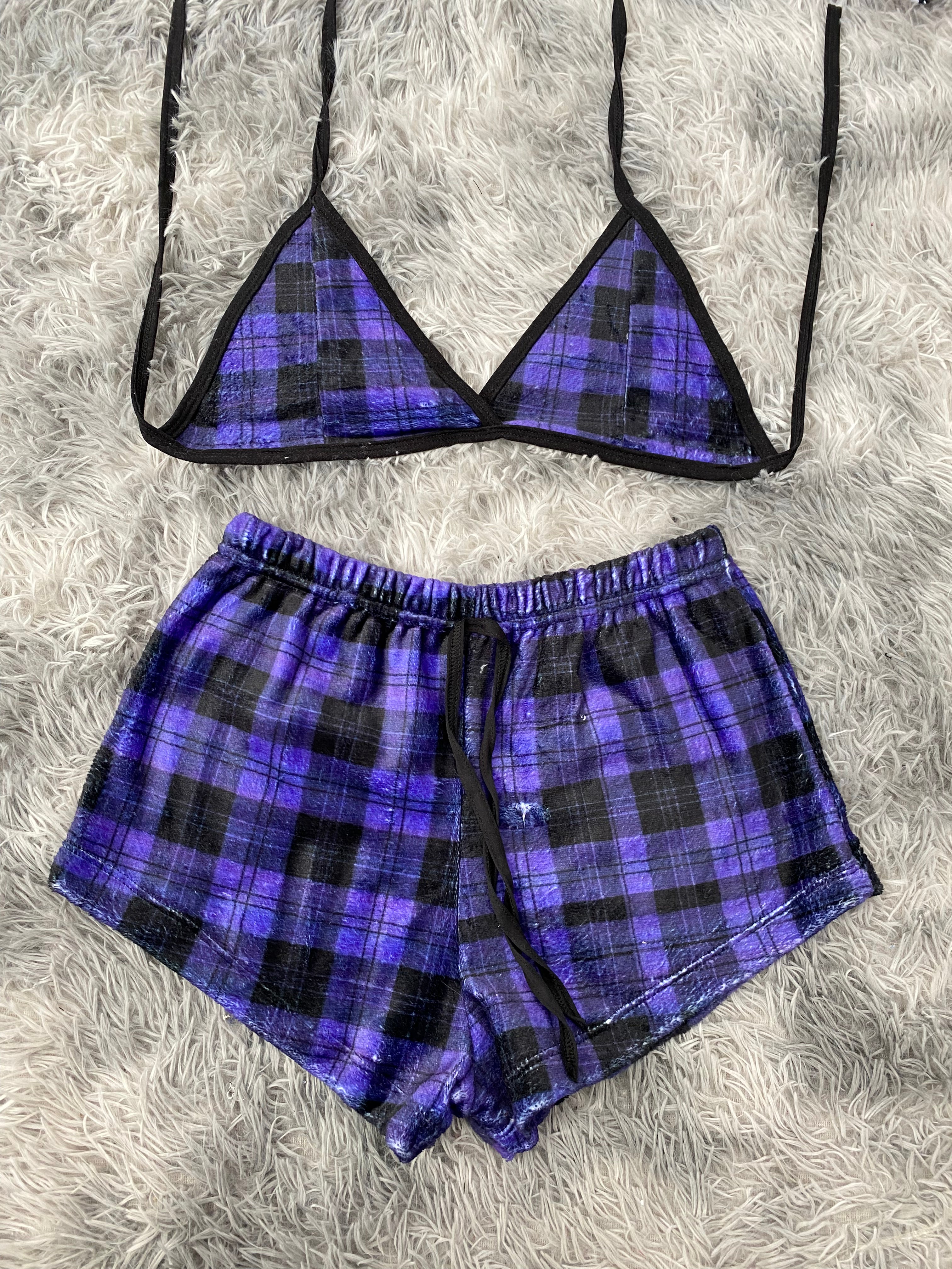 Cuadros Negros Y Morados Top Con Short Afelpado